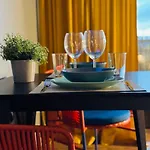 Klassen - Design In 11 Etage - Tolle Aussicht - Sauna, Pool - Netflix *