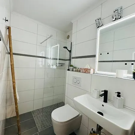 Klassen - Design In 11 Etage - Tolle Aussicht - Sauna, Pool - Netflix * ラーンシュタイン