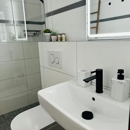 Klassen - Design In 11 Etage - Tolle Aussicht - Sauna, Pool - Netflix ラーンシュタイン
