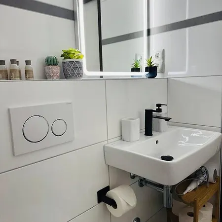 Klassen - Design In 11 Etage - Tolle Aussicht - Sauna, Pool - Netflix *