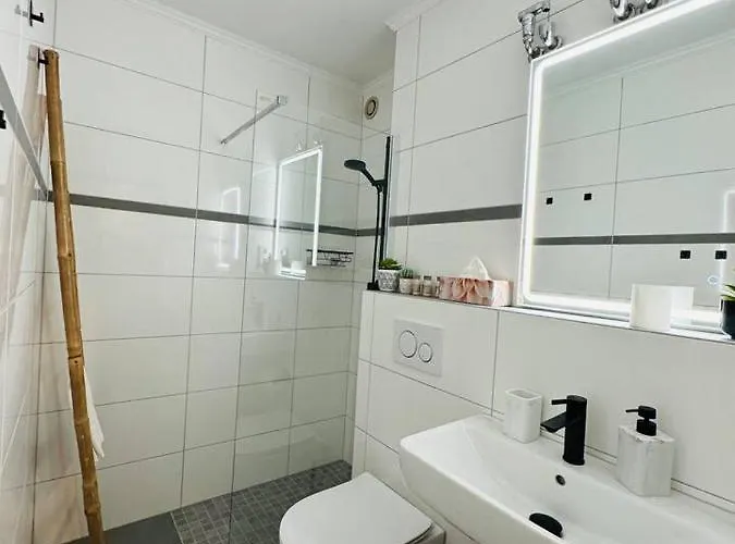 Klassen - Design In 11 Etage - Tolle Aussicht - Sauna, Pool - Netflix * ラーンシュタイン